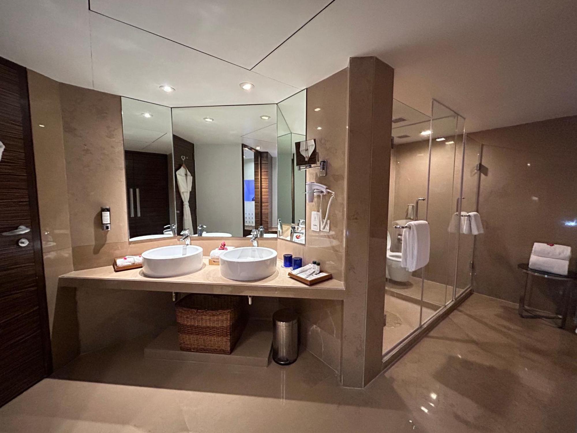Fortune Select Sg Highway, Ahmedabad - Member Itc Hotels' Group Luaran gambar