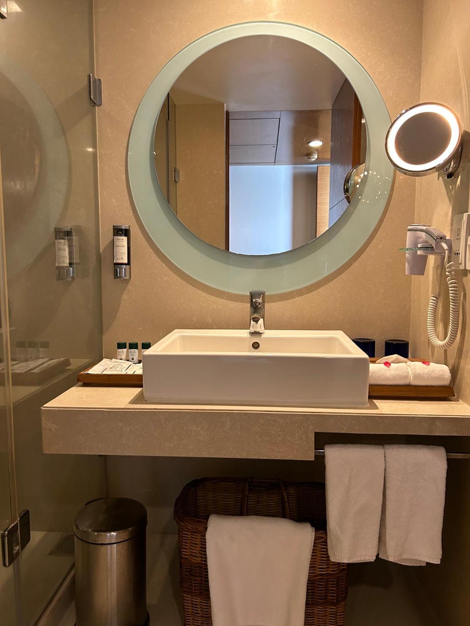 Fortune Select Sg Highway, Ahmedabad - Member Itc Hotels' Group Luaran gambar