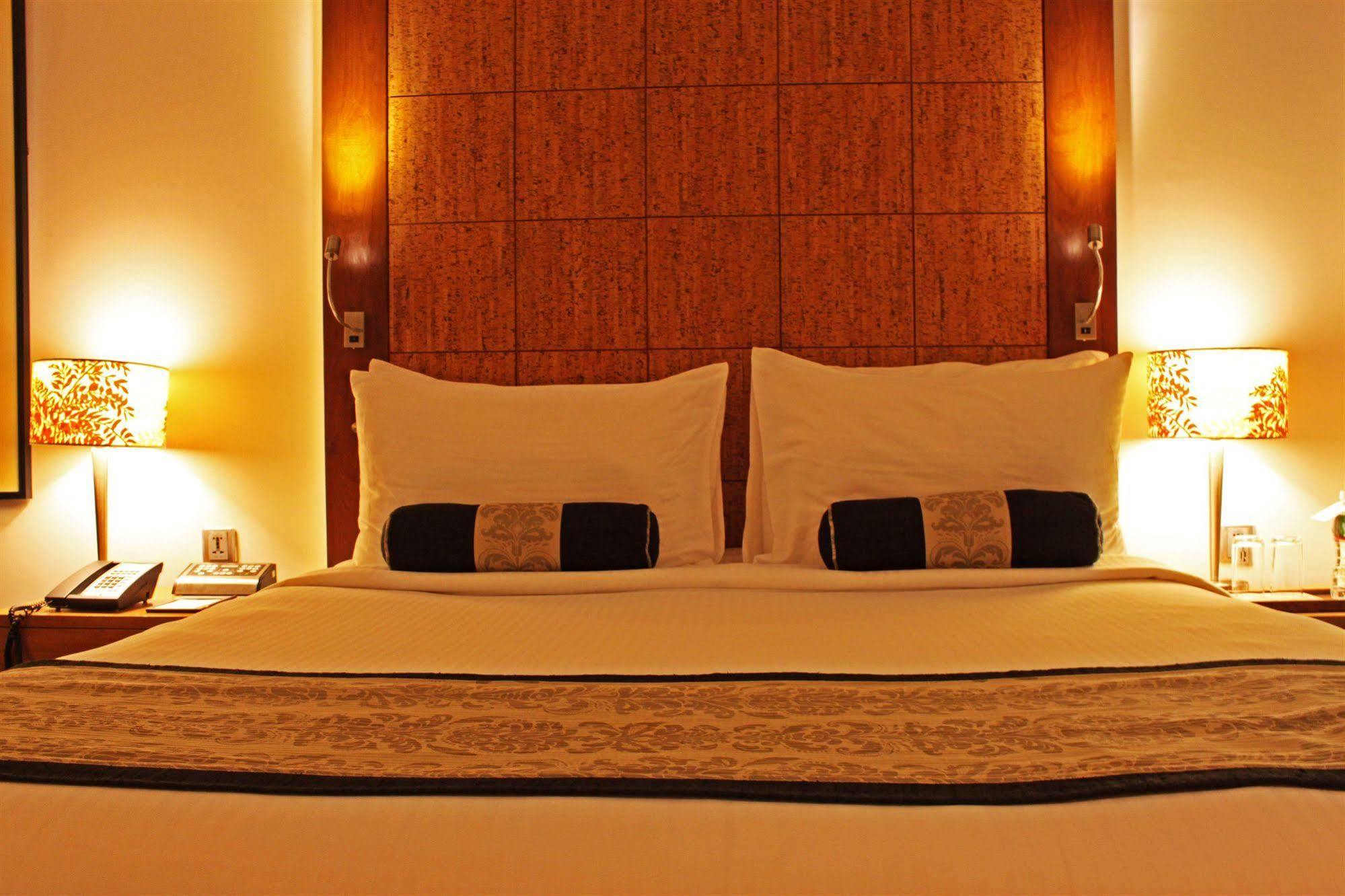 Fortune Select Sg Highway, Ahmedabad - Member Itc Hotels' Group Luaran gambar