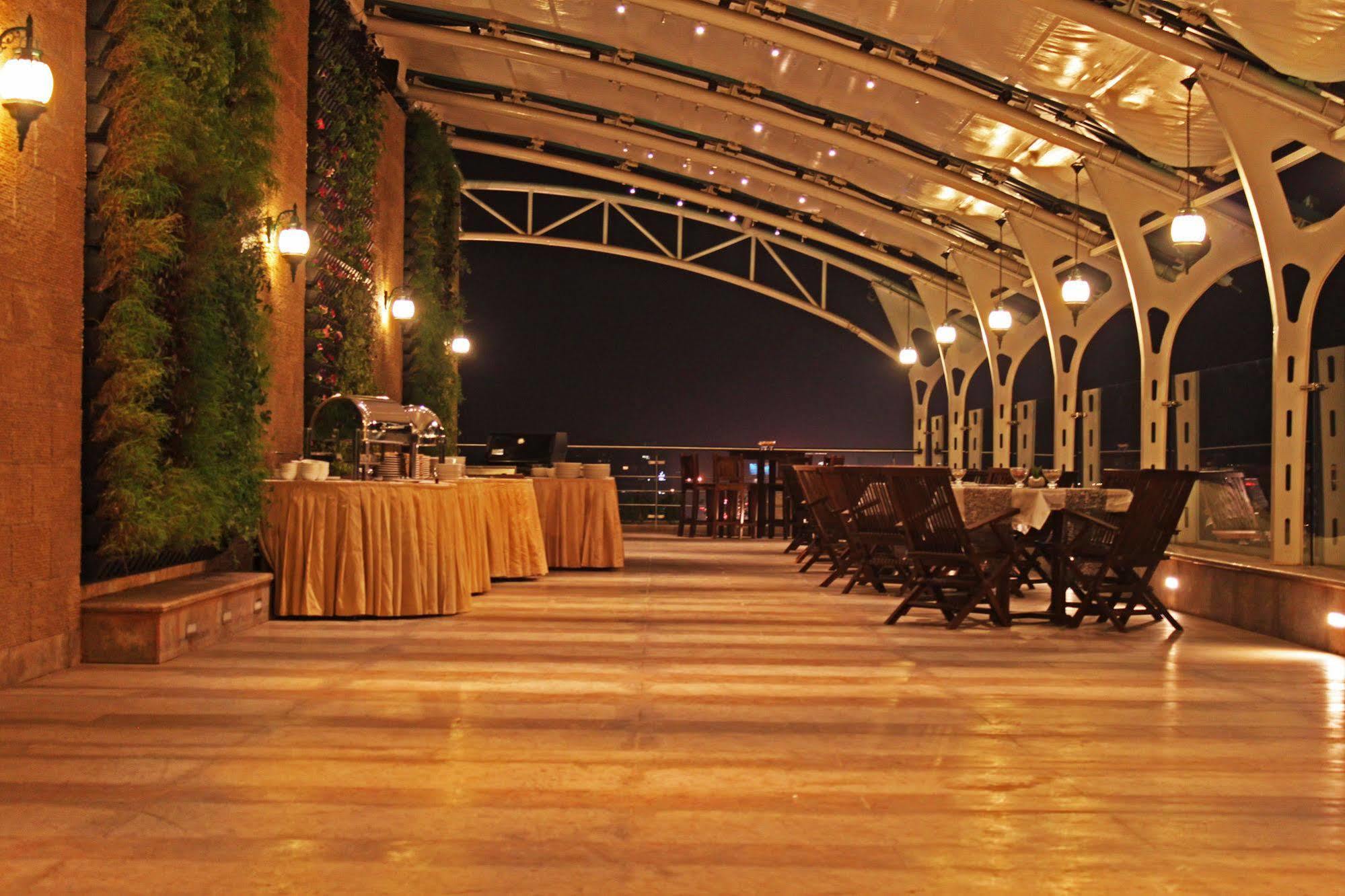 Fortune Select Sg Highway, Ahmedabad - Member Itc Hotels' Group Luaran gambar