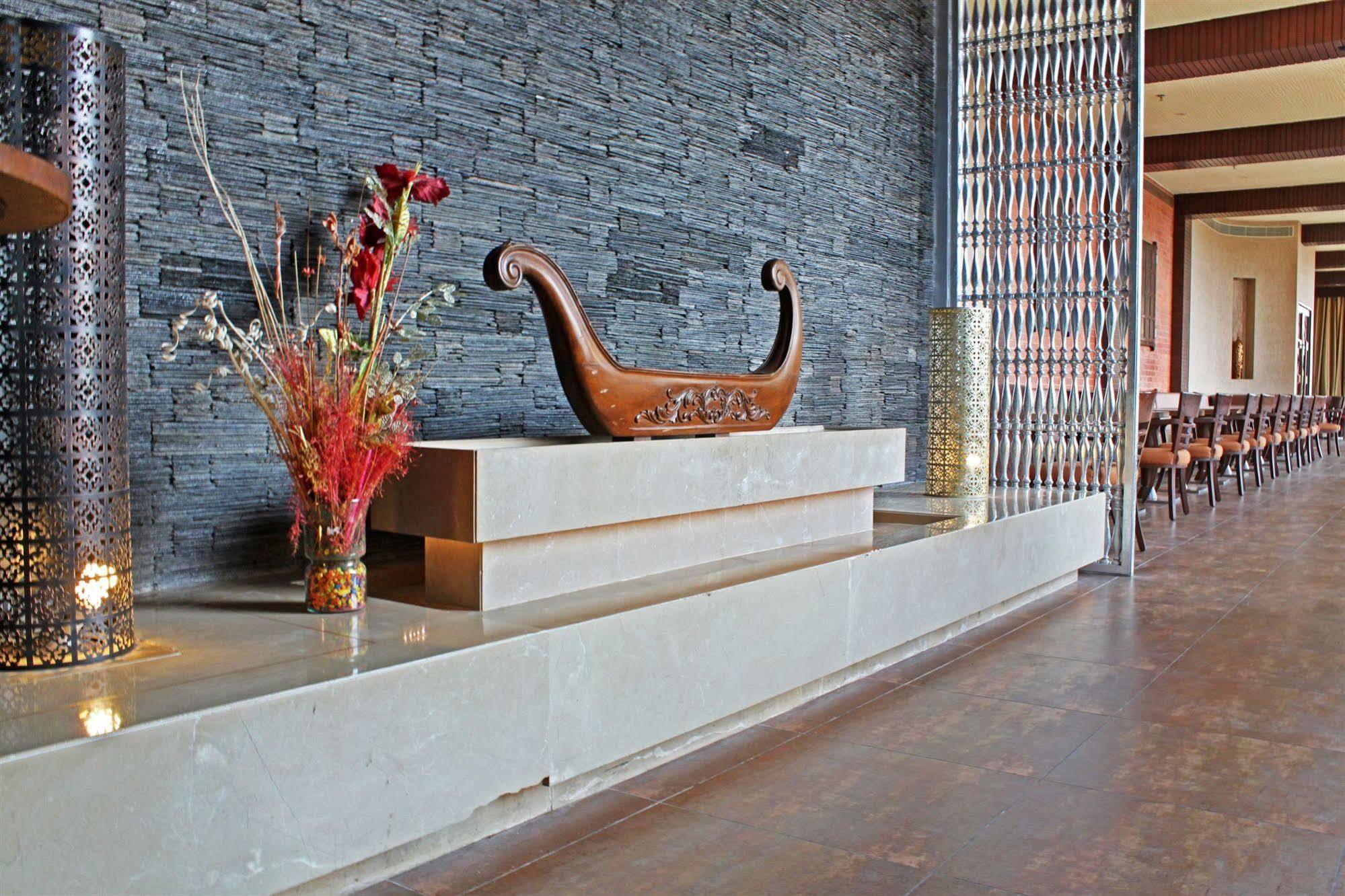 Fortune Select Sg Highway, Ahmedabad - Member Itc Hotels' Group Luaran gambar